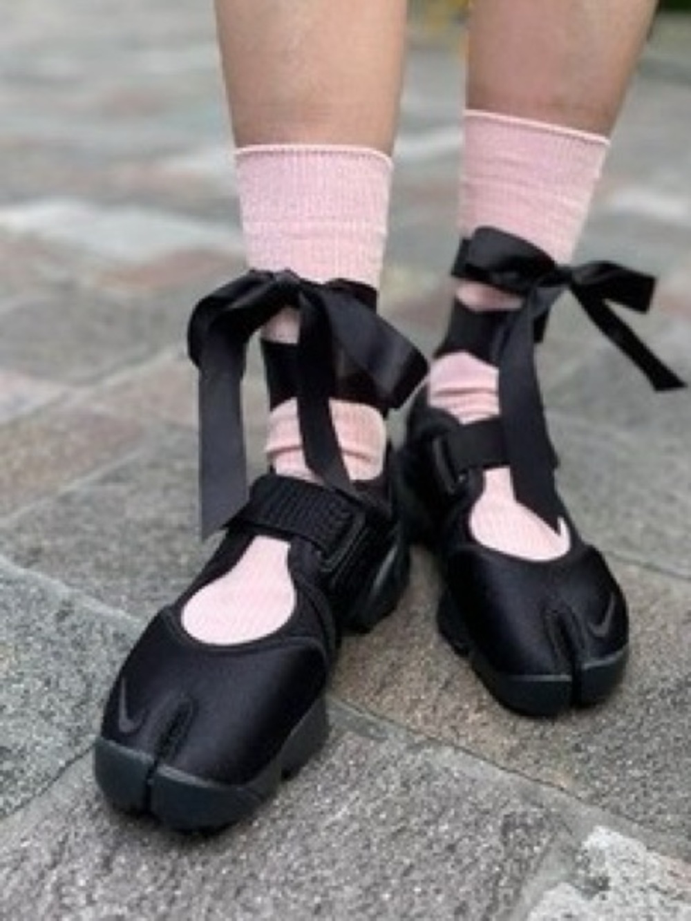 Tabi Rare Nike Air Rift “Triple Black” Ballet
